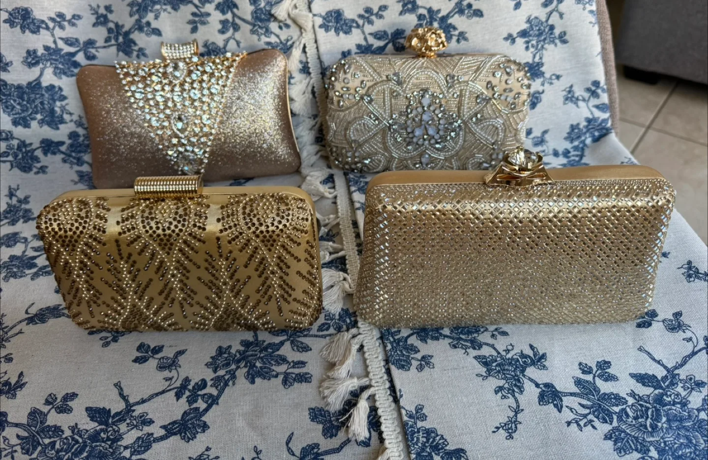 Elegant Pearl and Crystal Evening Clutches image indicator(4)