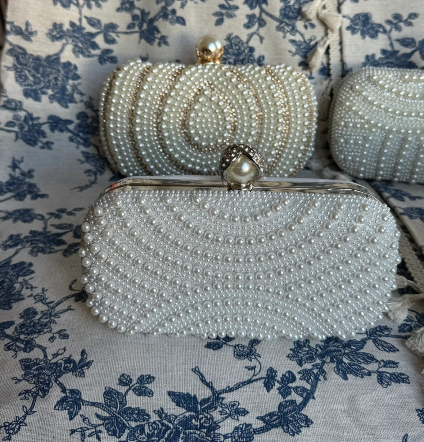 Elegant Pearl and Crystal Evening Clutches image indicator(2)