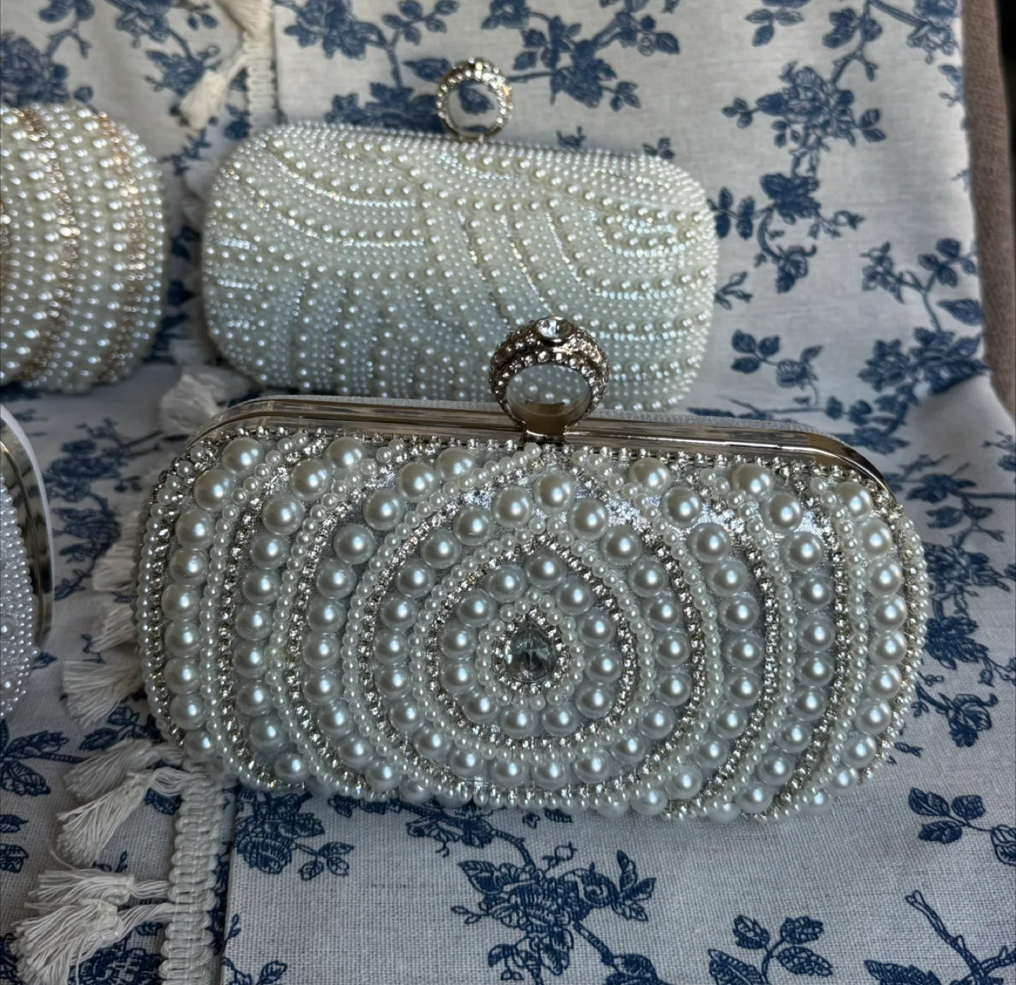 Elegant Pearl and Crystal Evening Clutches image indicator(3)