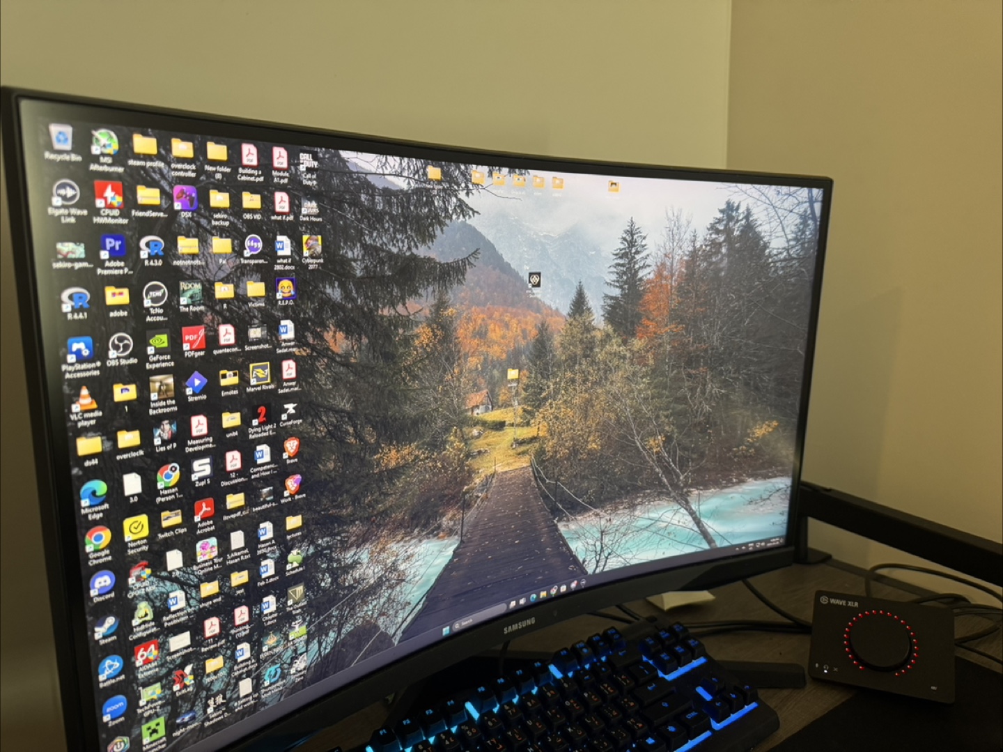 Samsung Odyssey G5 27" QHD 165Hz 1ms GTG Curved gaming monitor.