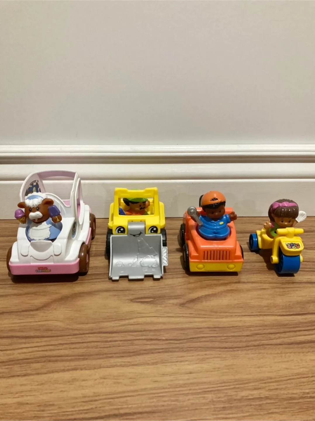 Fisher Price Little People vehicles & figures image indicator(2)