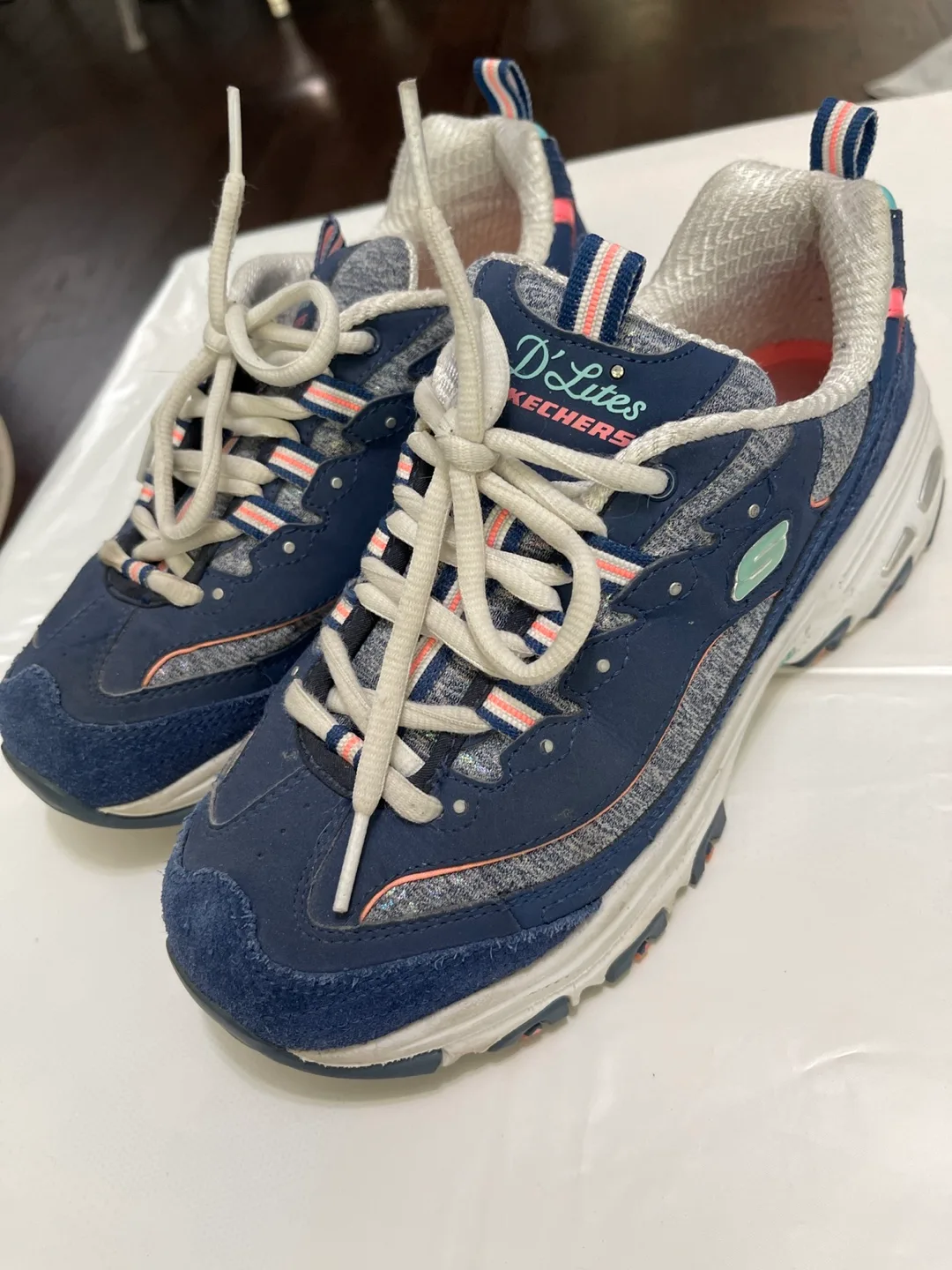 Skechers D'Lites Sneakers - youth Size 7 thumbnail