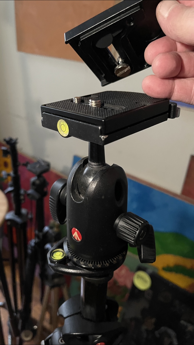 Manfrotto carbon fiber tripod and head bundle - photo 4