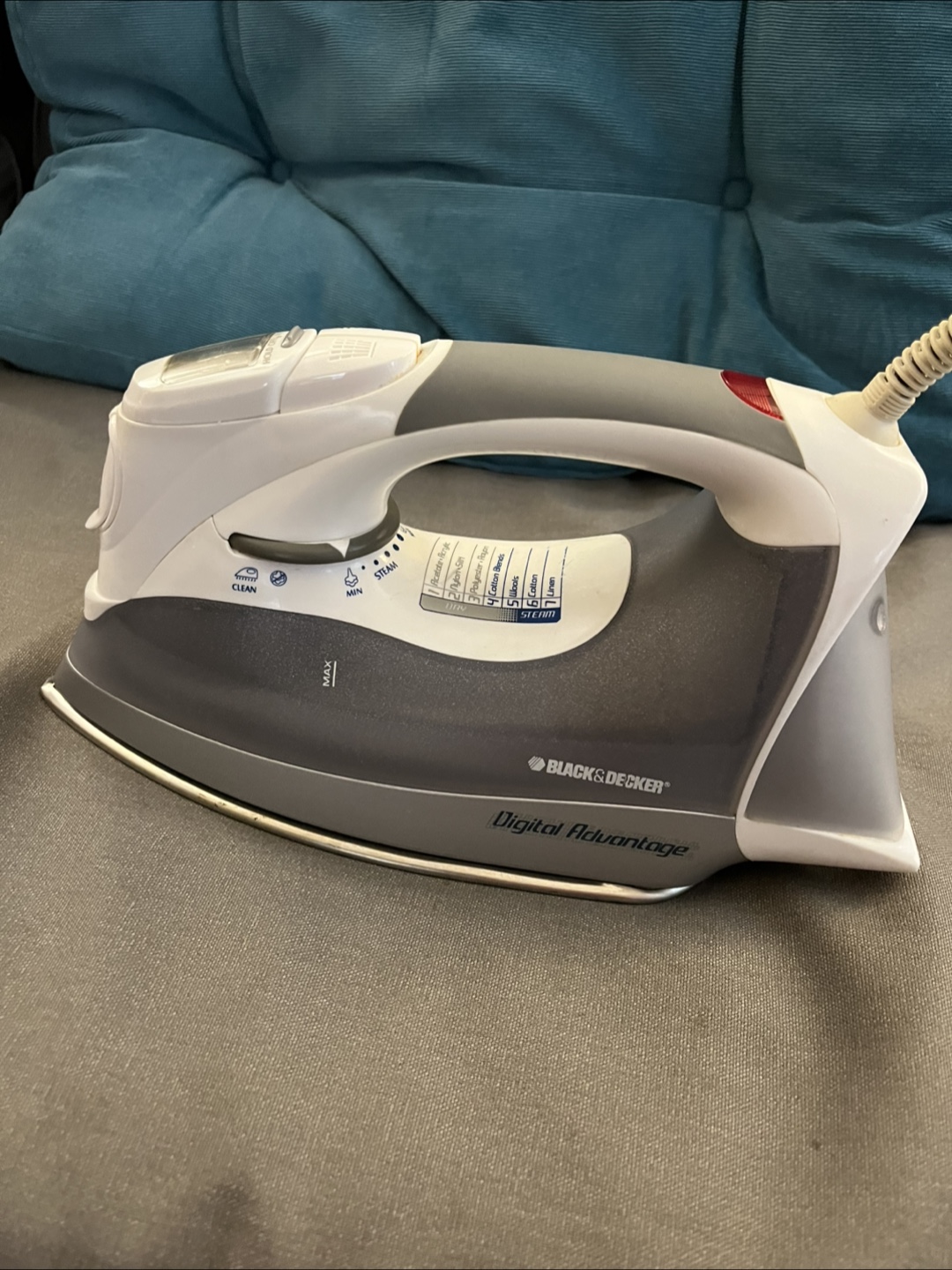 Black+Decker Digital Advantage Iron - photo 3