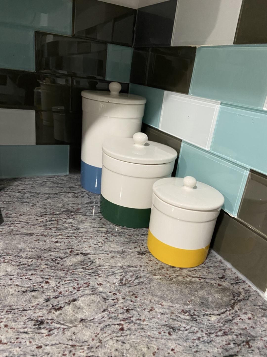 Set of 3 ceramic canisters with coloured bands - photo 2