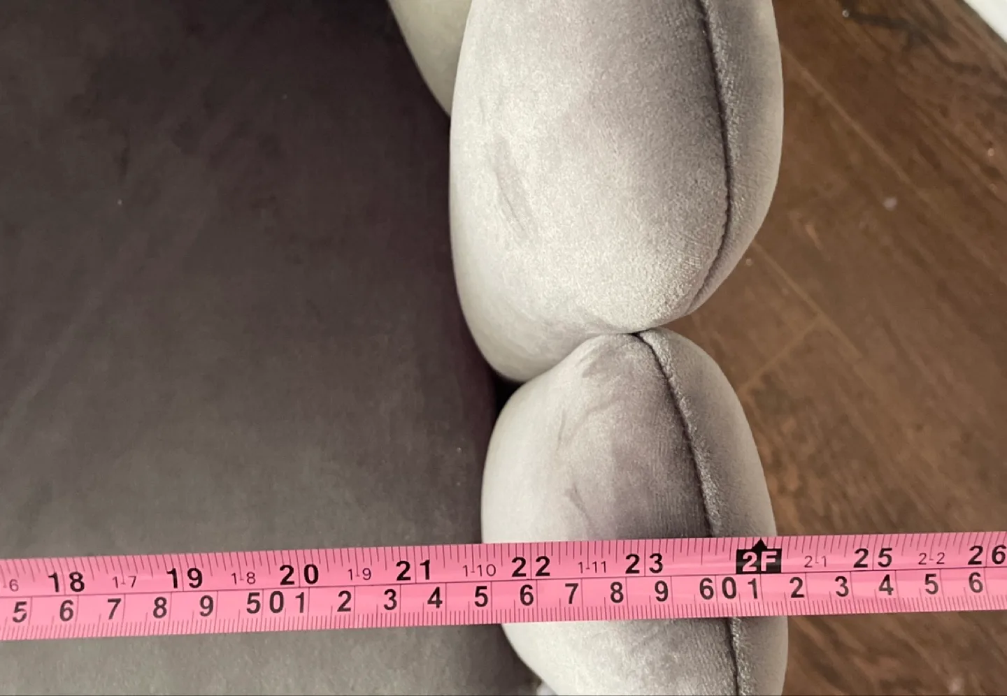 Grey Velvet Scallop Chair with Gold Legs image indicator(4)