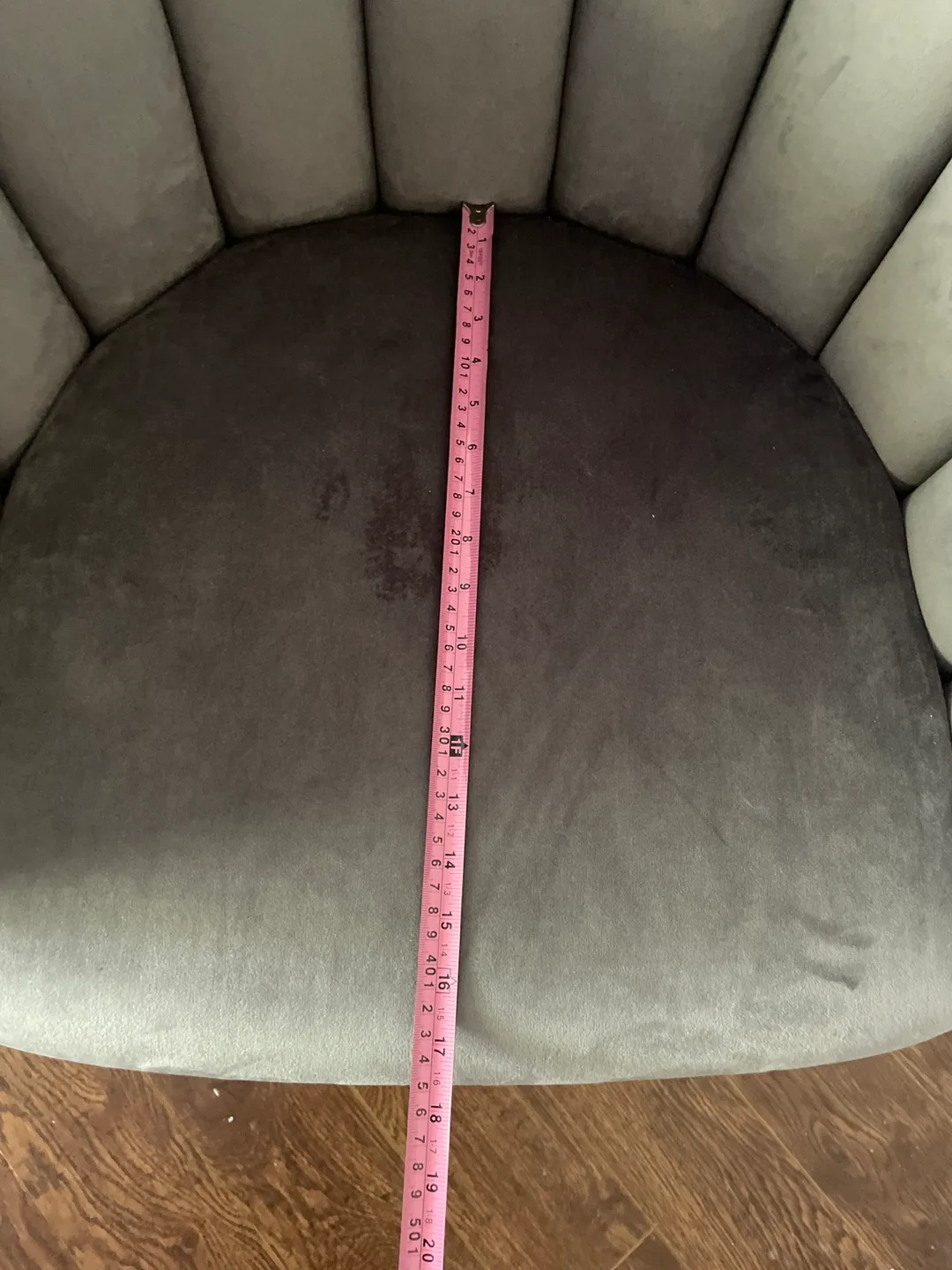 Grey Velvet Scallop Chair with Gold Legs image indicator(5)