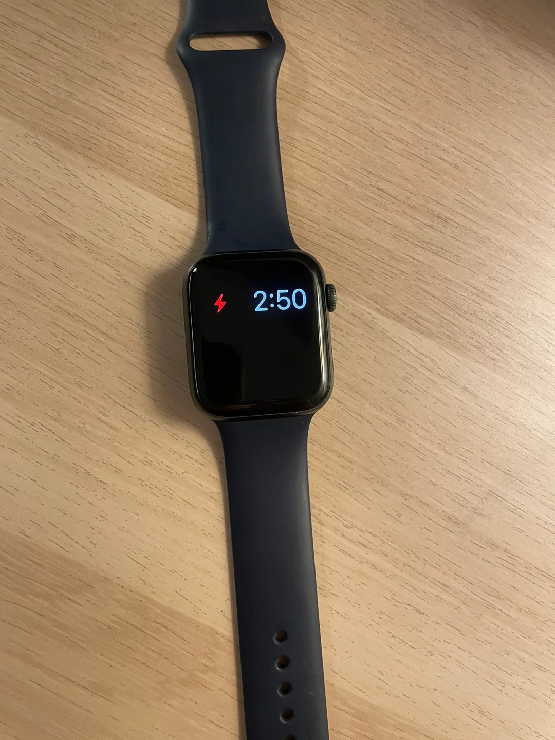 Apple Watch Series SE GPS 44mm Space Grey Midnight Sport Band image indicator(4)