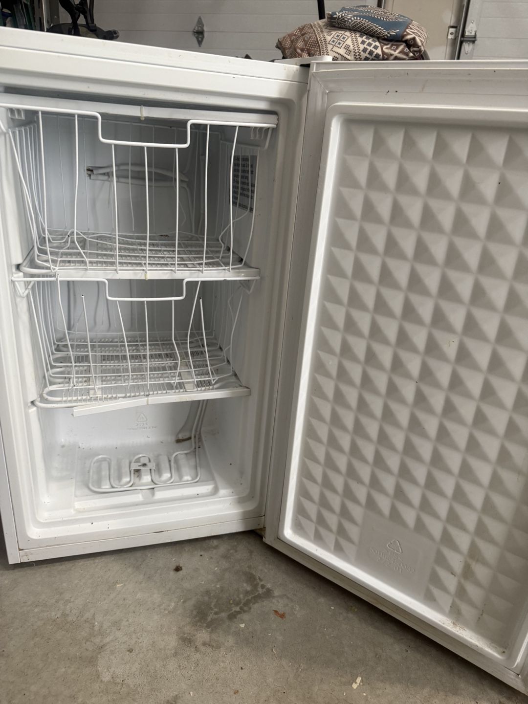 Upright freezer - photo 2