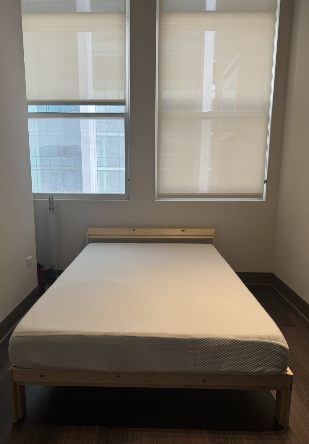 MOVE OUT SALE - Full Size Zinus 8” Memory Foam Matress
