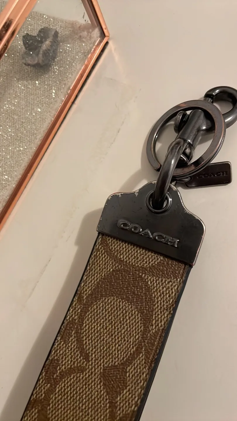 Coach Keychain image indicator(2)