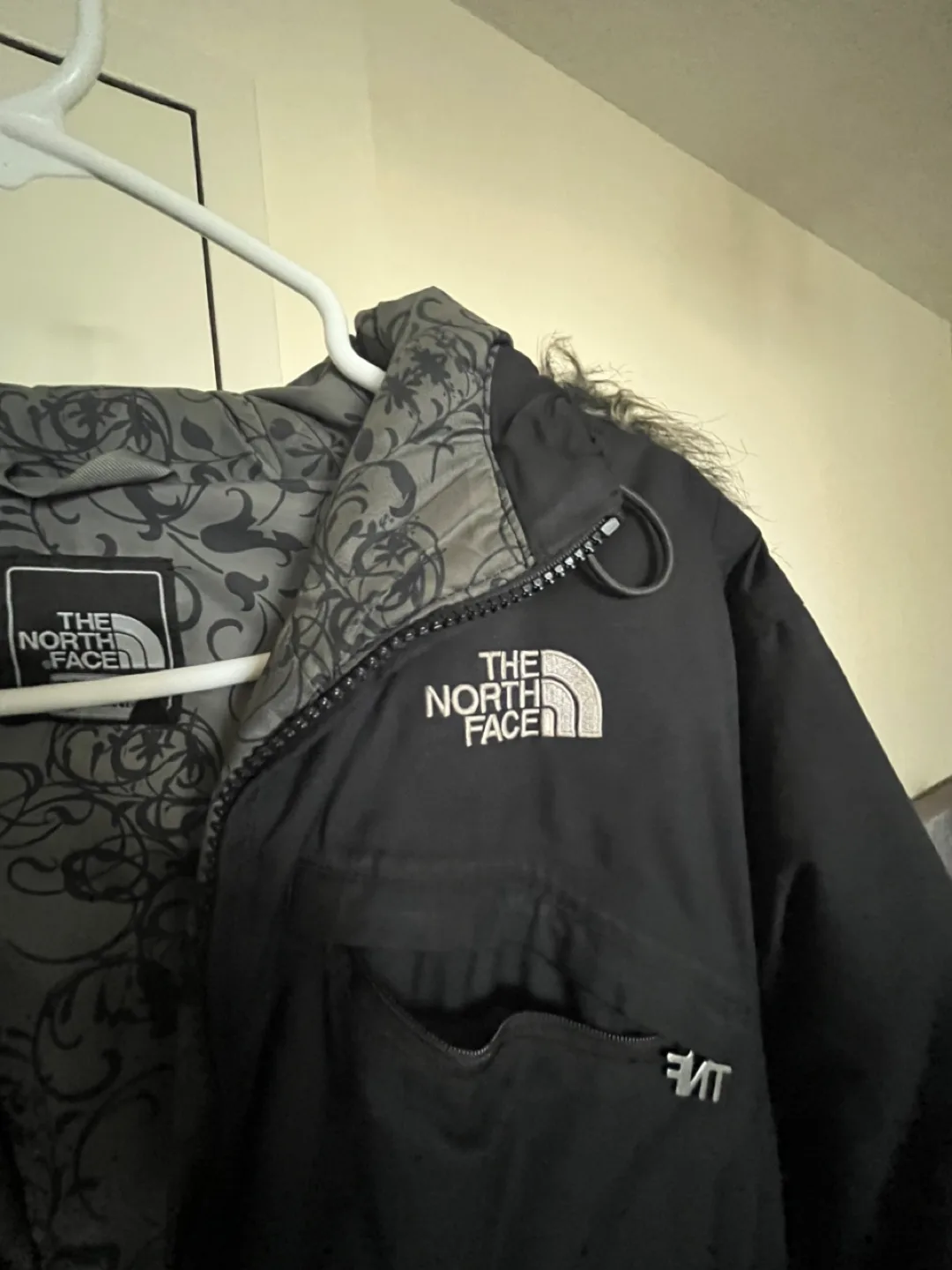 Women's The North Face McMurdo Parka - Size M image indicator(4)