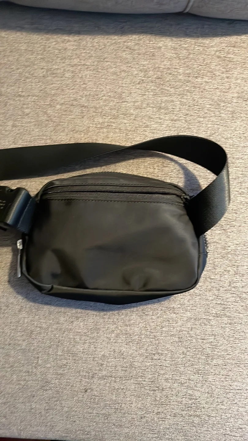 Lululemon Black Belt Bag image indicator(6)
