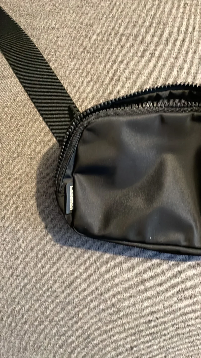 Lululemon Black Belt Bag image indicator(5)