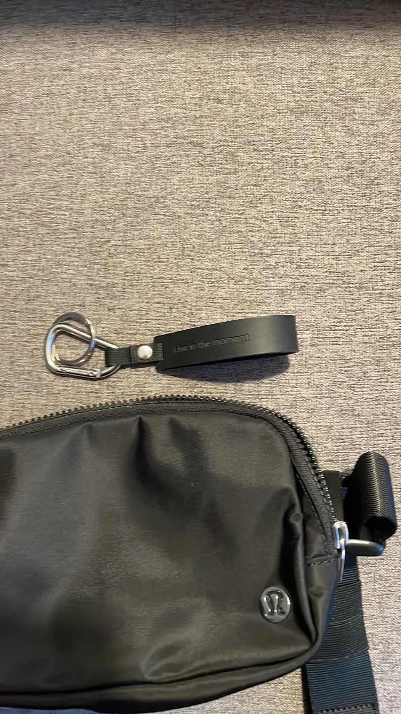 Lululemon Black Belt Bag image indicator(8)