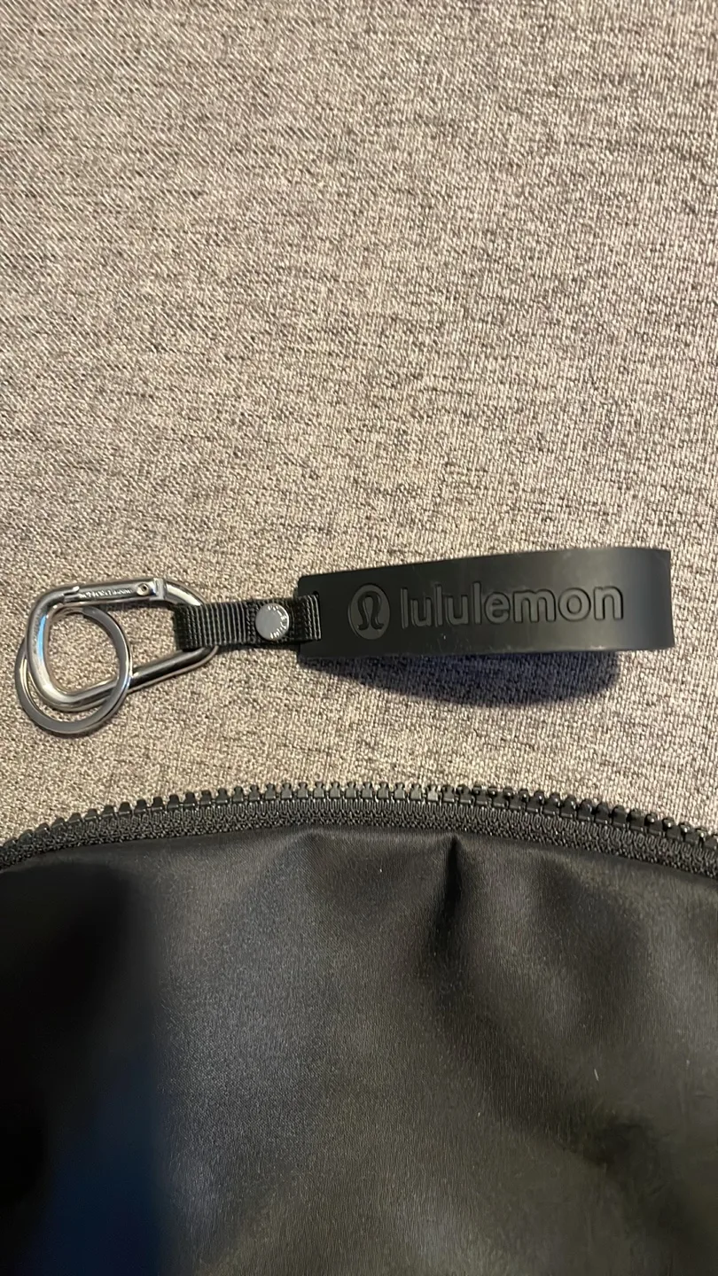 Lululemon Black Belt Bag image indicator(9)