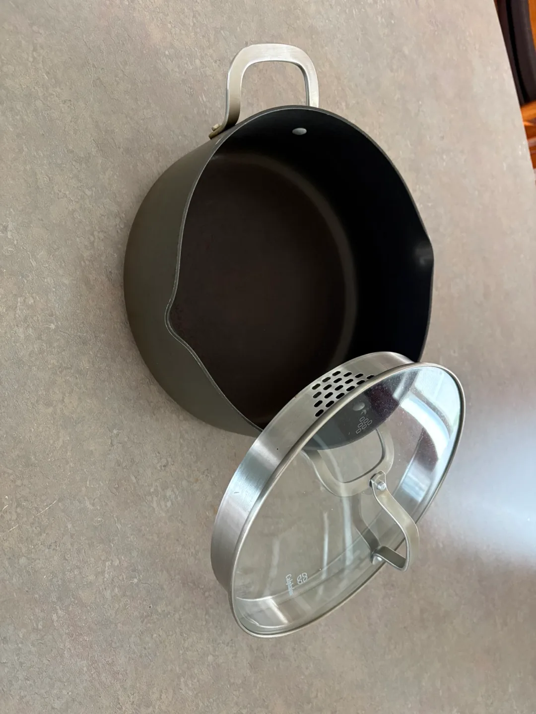 Calphalon 6-quart Covered Pot image indicator(2)