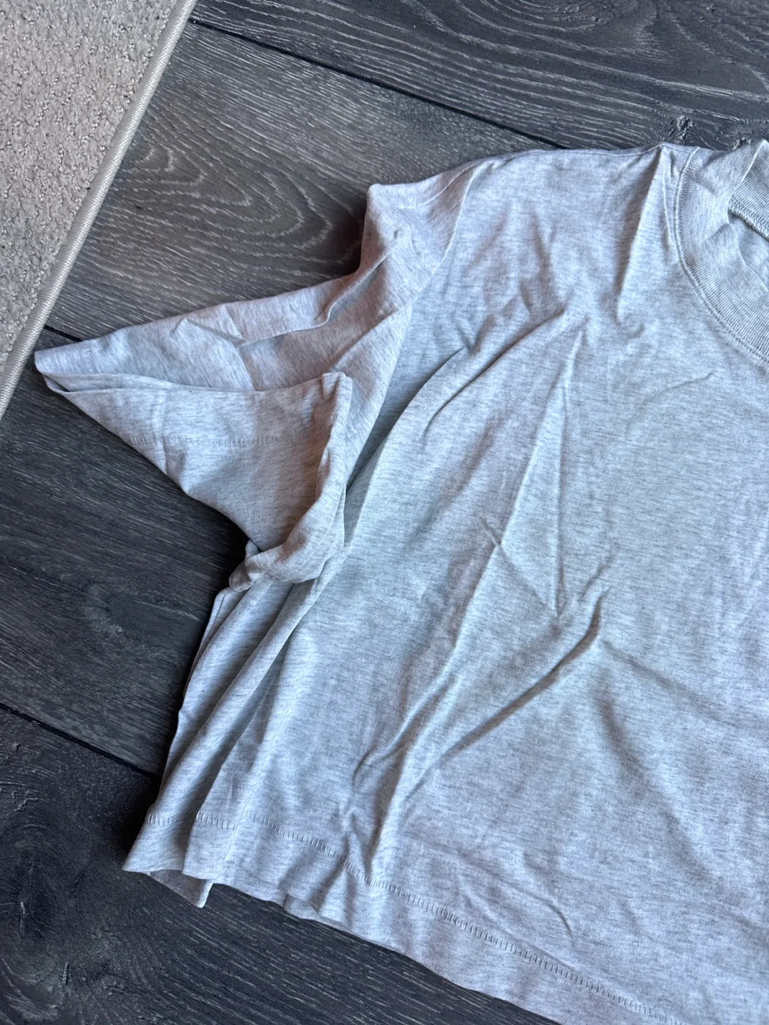 NEW WITH TAGS A&F Essentials Grey Cropped T-Shirt - Size Small image indicator(5)