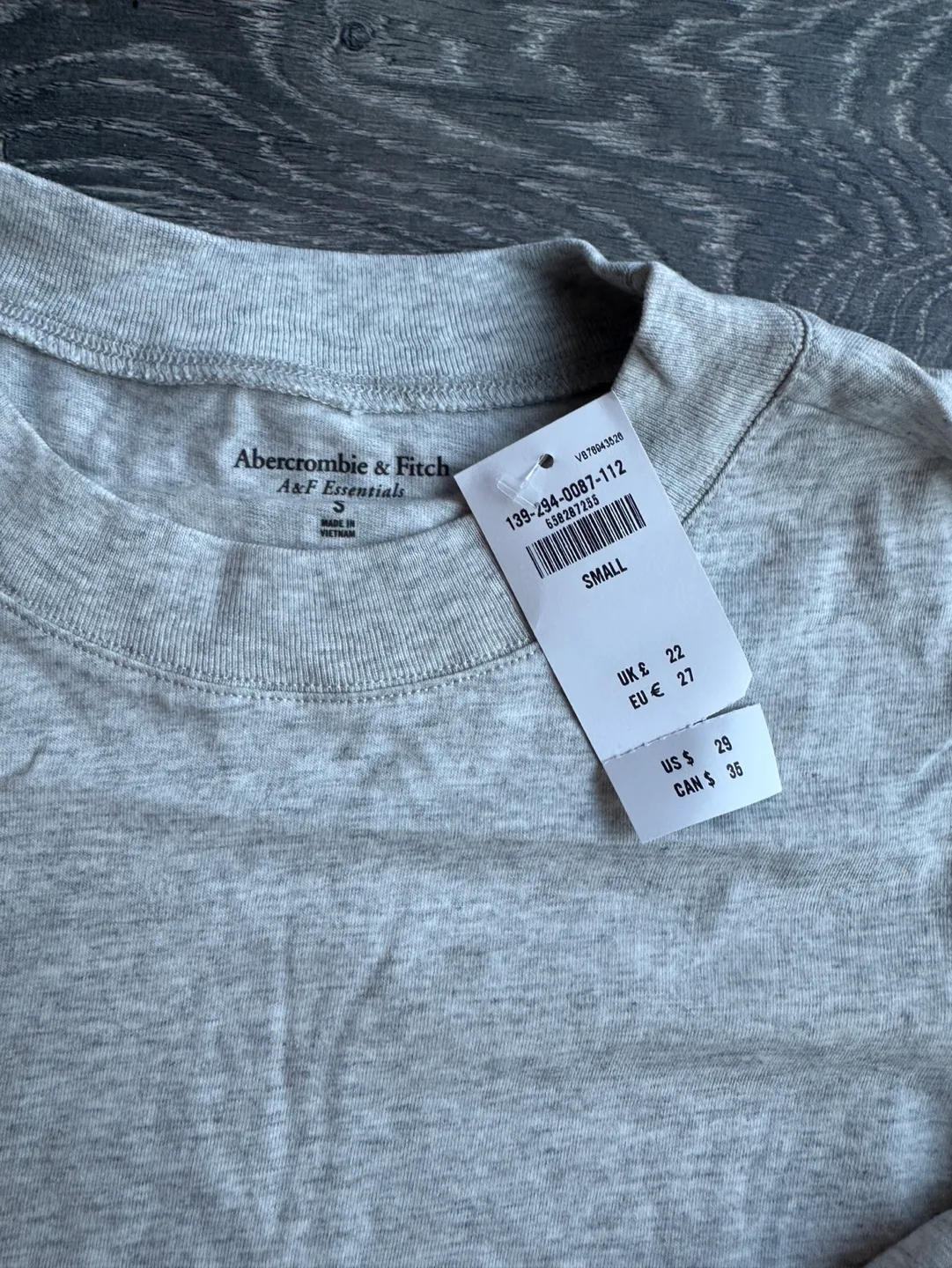 NEW WITH TAGS A&F Essentials Grey Cropped T-Shirt - Size Small image indicator(3)