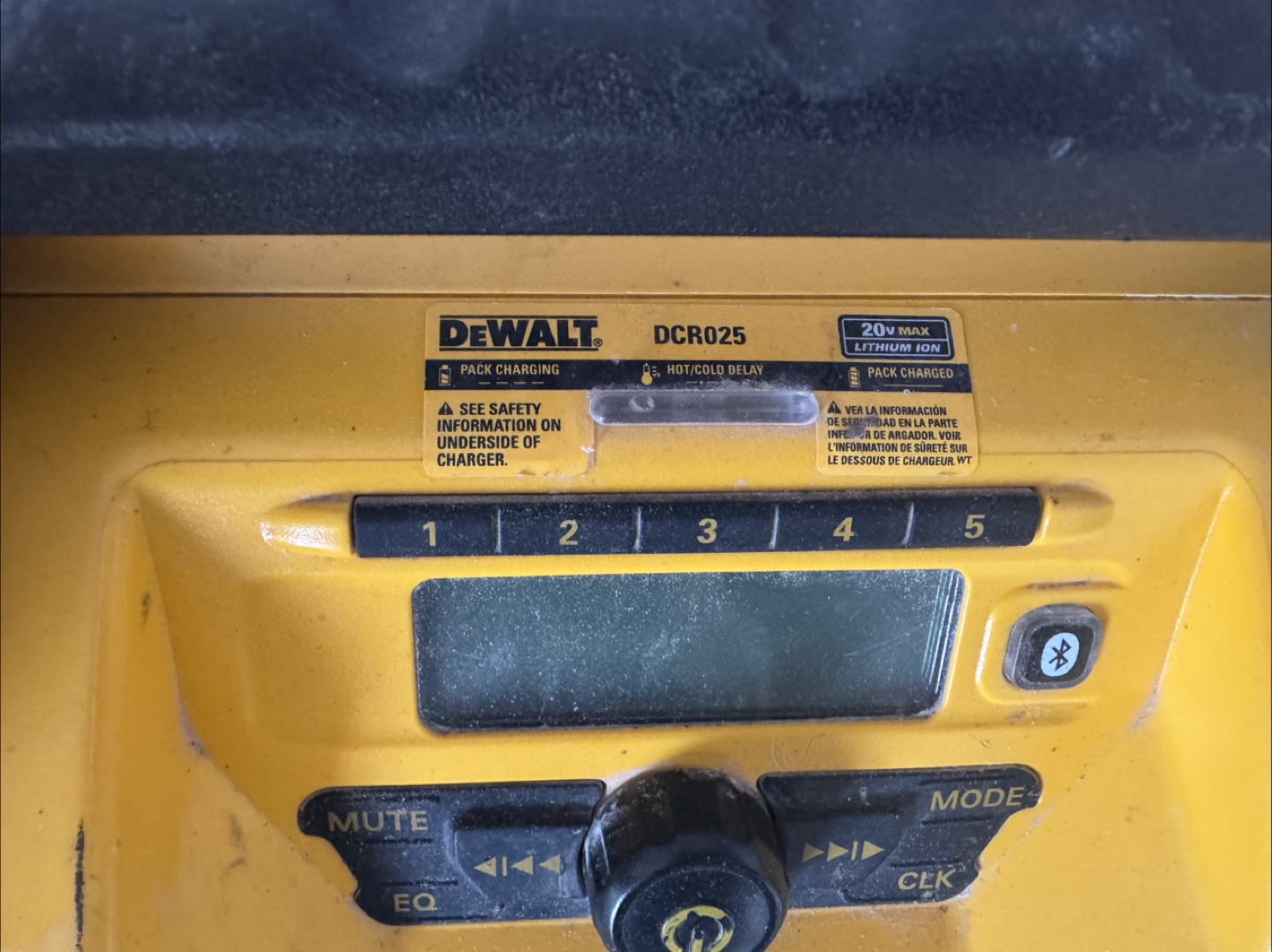 DeWalt 20V Max Bluetooth Jobsite Radio - photo 2