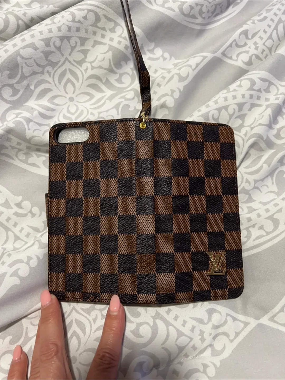 Brand new Louis Vuitton Phone Case Wallet for 7 plus iPhone image indicator(4)