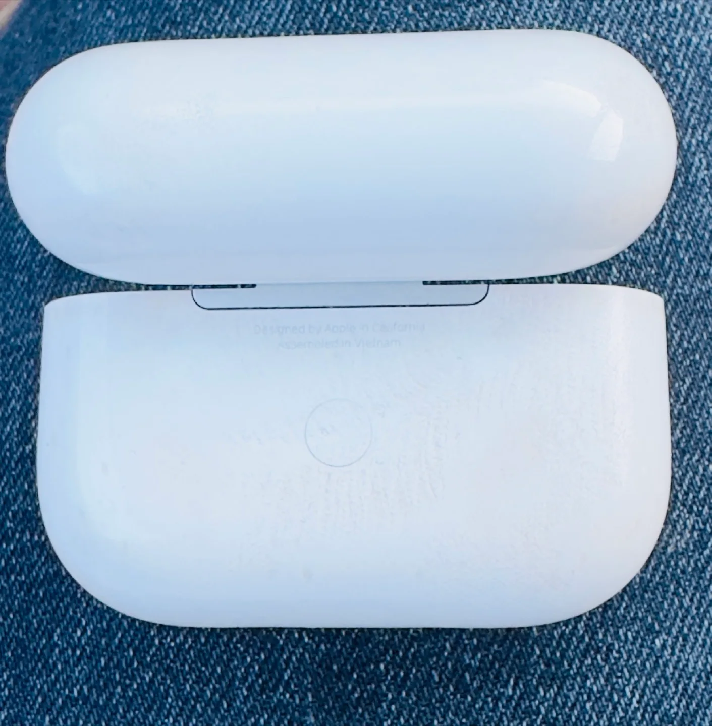 MagSafe Charging Case for AirPods Pro 1 model:A2190 (1st gen) image indicator(2)