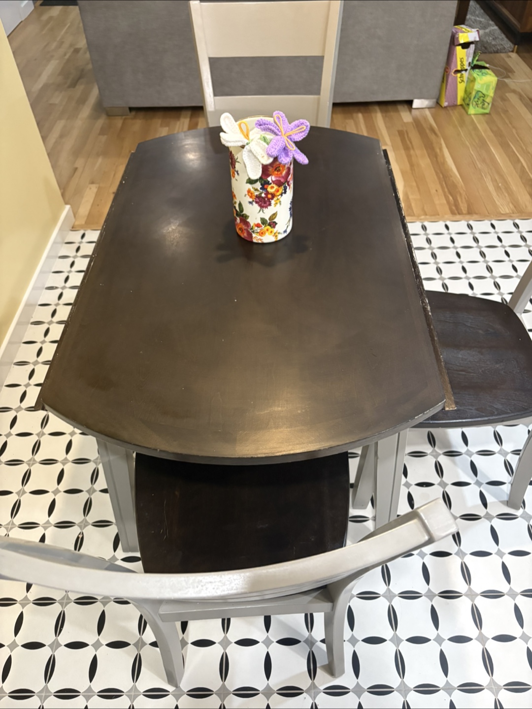 Round Drop Leaf Table with Two Chairs - photo 2