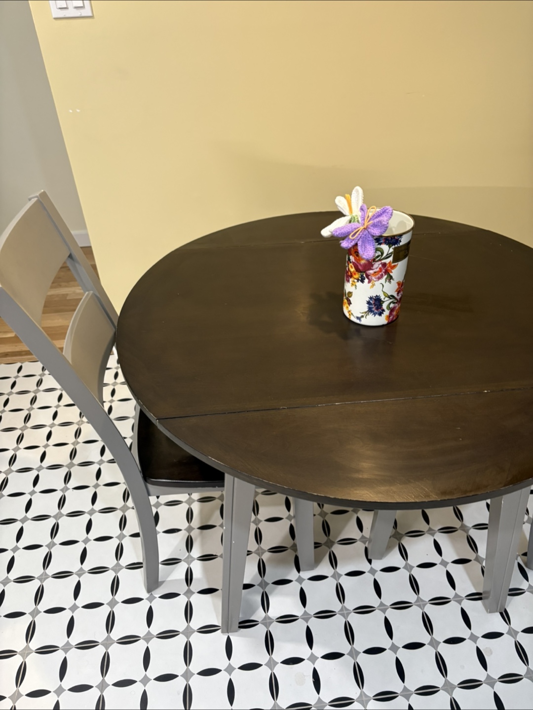 Round Drop Leaf Table with Two Chairs - photo 3
