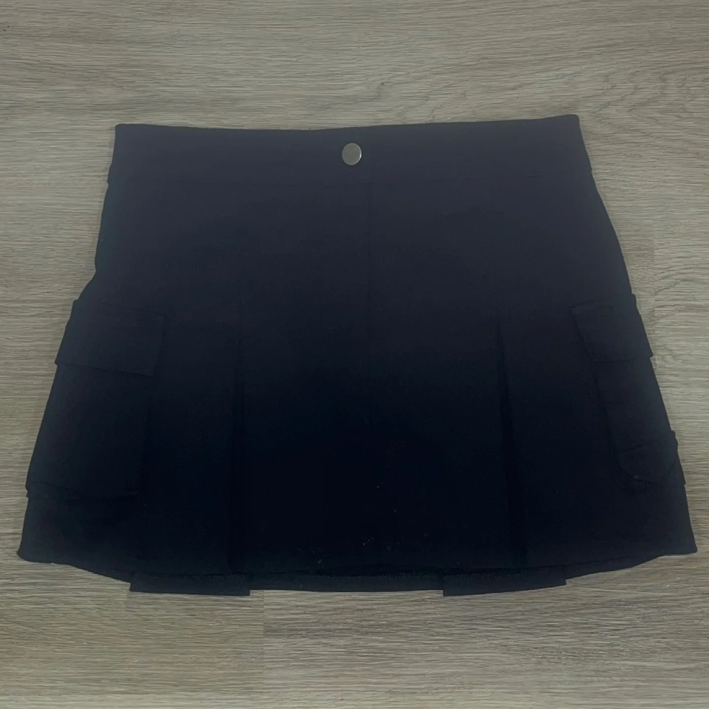 Oak + Fort Black Pleated Mini Skirt with Pockets - Size M