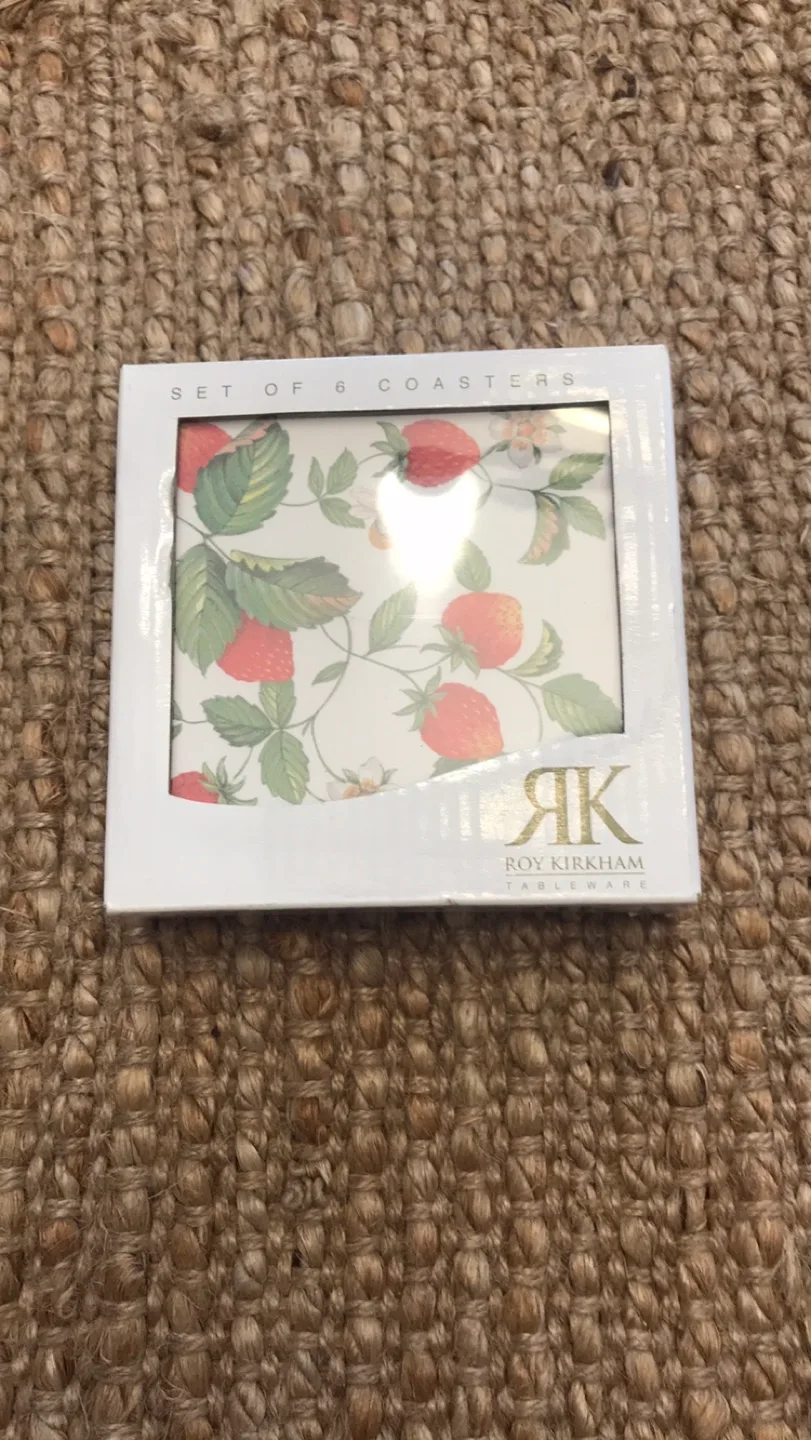 Roy Kirkham Strawberry Coasters - Set of 6 image indicator(3)