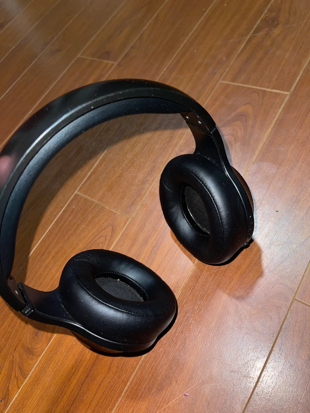 Black Over-Ear Headphones thumbnail