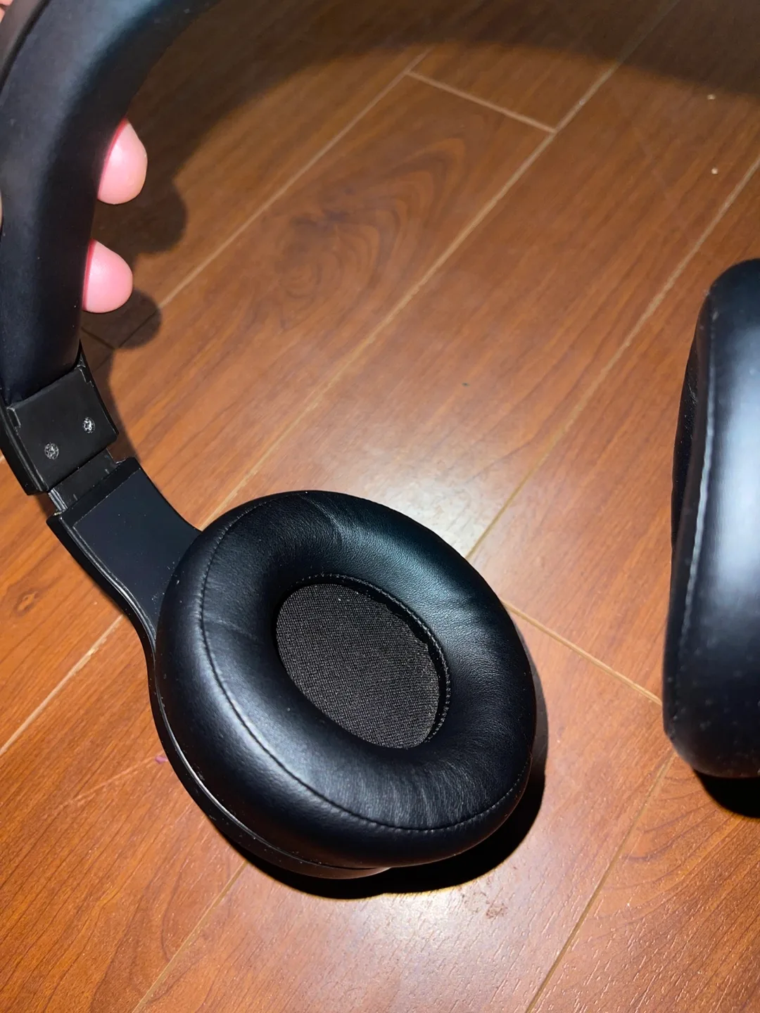 Black Over-Ear Headphones image indicator(4)