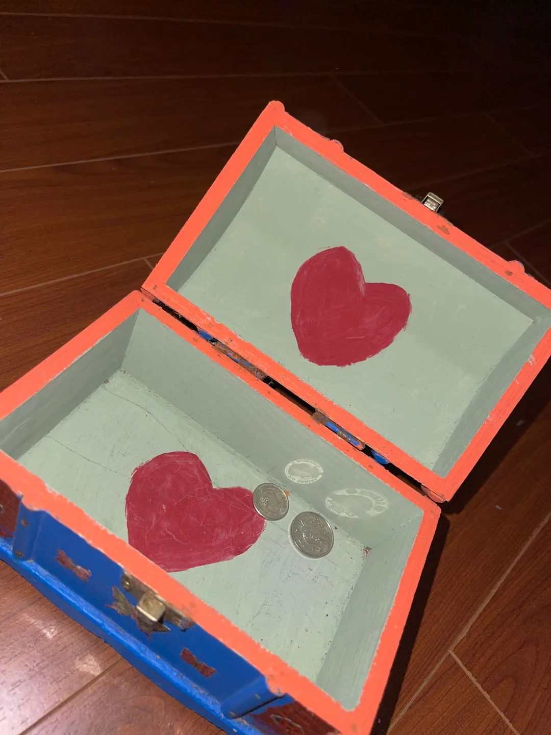 Hand-painted wooden treasure chest image indicator(3)