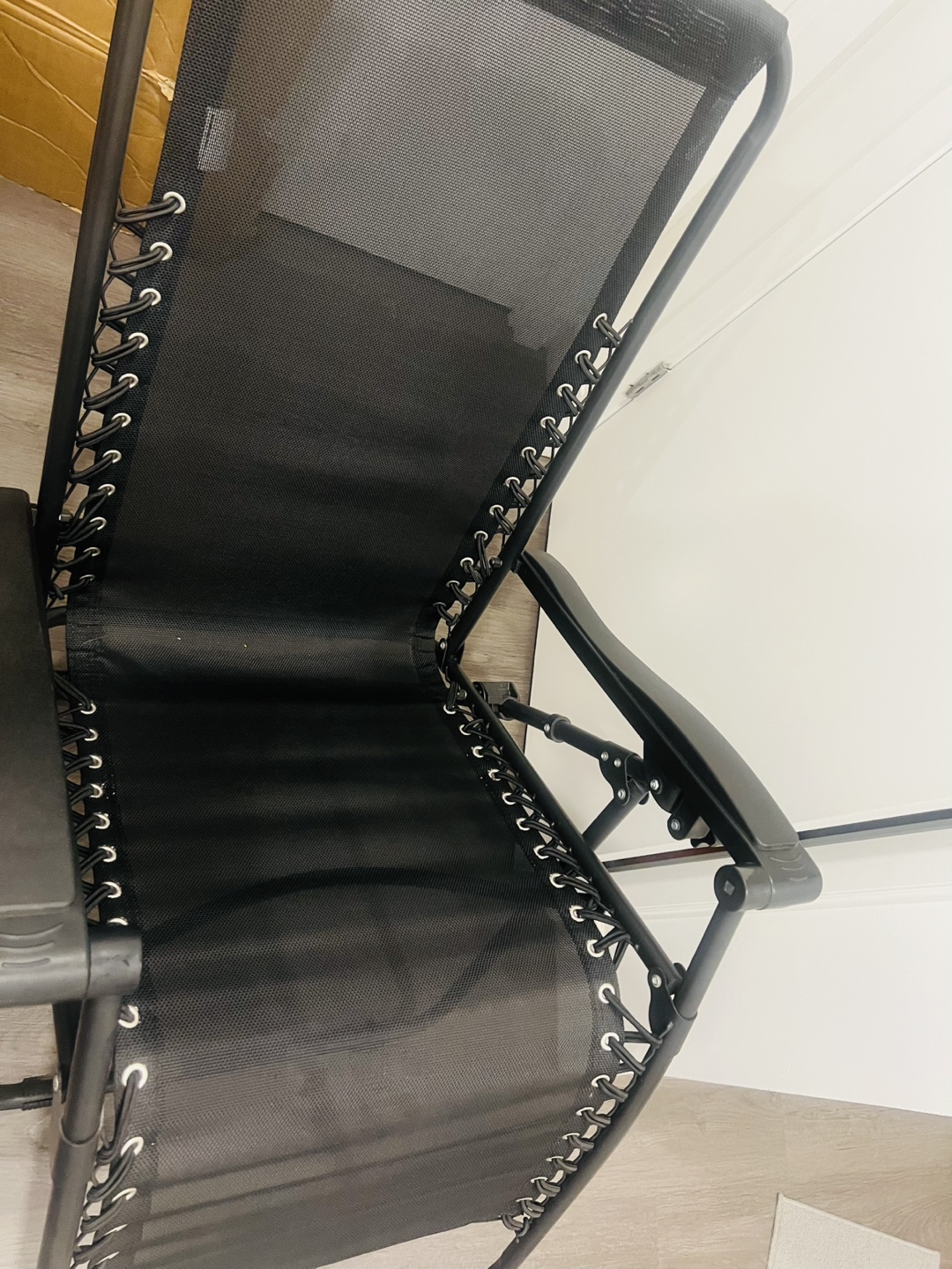 Black Foldable Zero Gravity Recliner Chair