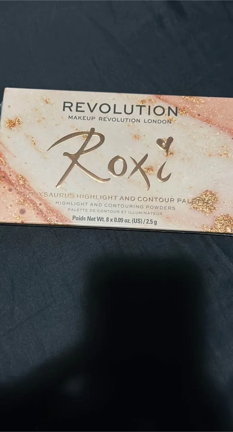 Makeup Revolution Roxi Highlight & Contour Palette thumbnail