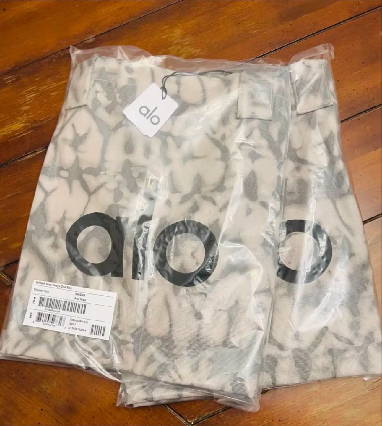 Alo Yoga Tote - Grey Tiedye thumbnail