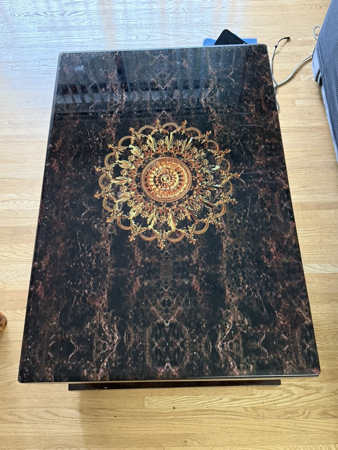 Ornate Coffee Table with glass top - photo 4