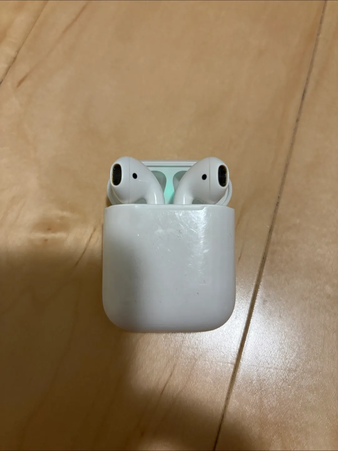 Apple AirPods 1st Generation image indicator(2)