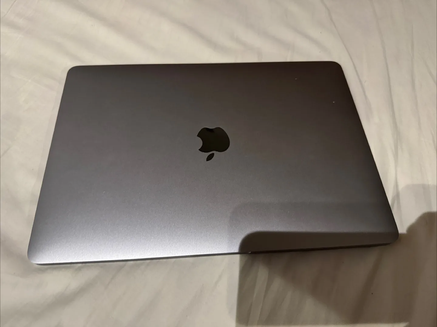 MacBook Pro 13” (2020) – Apple M1 image indicator(4)
