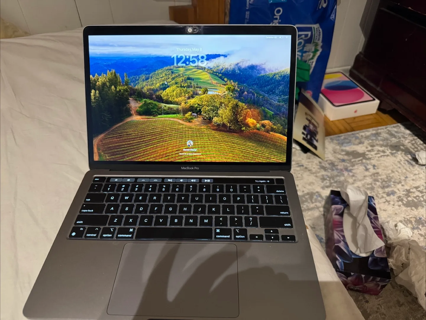 MacBook Pro 13” (2020) – Apple M1 image indicator(2)