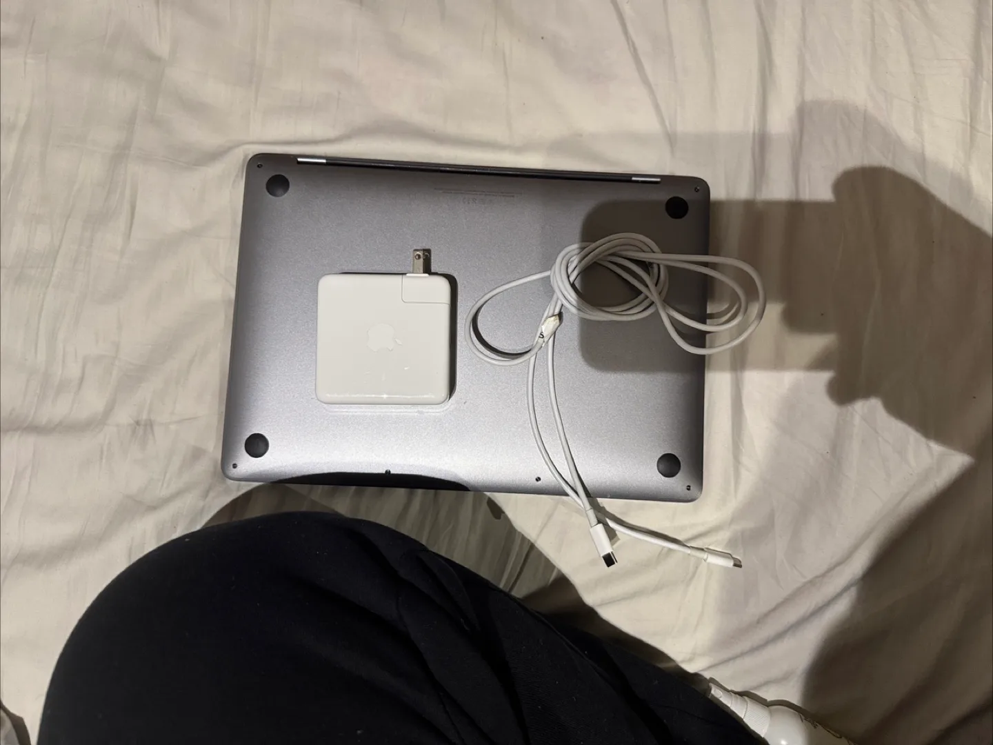 MacBook Pro 13” (2020) – Apple M1 image indicator(6)