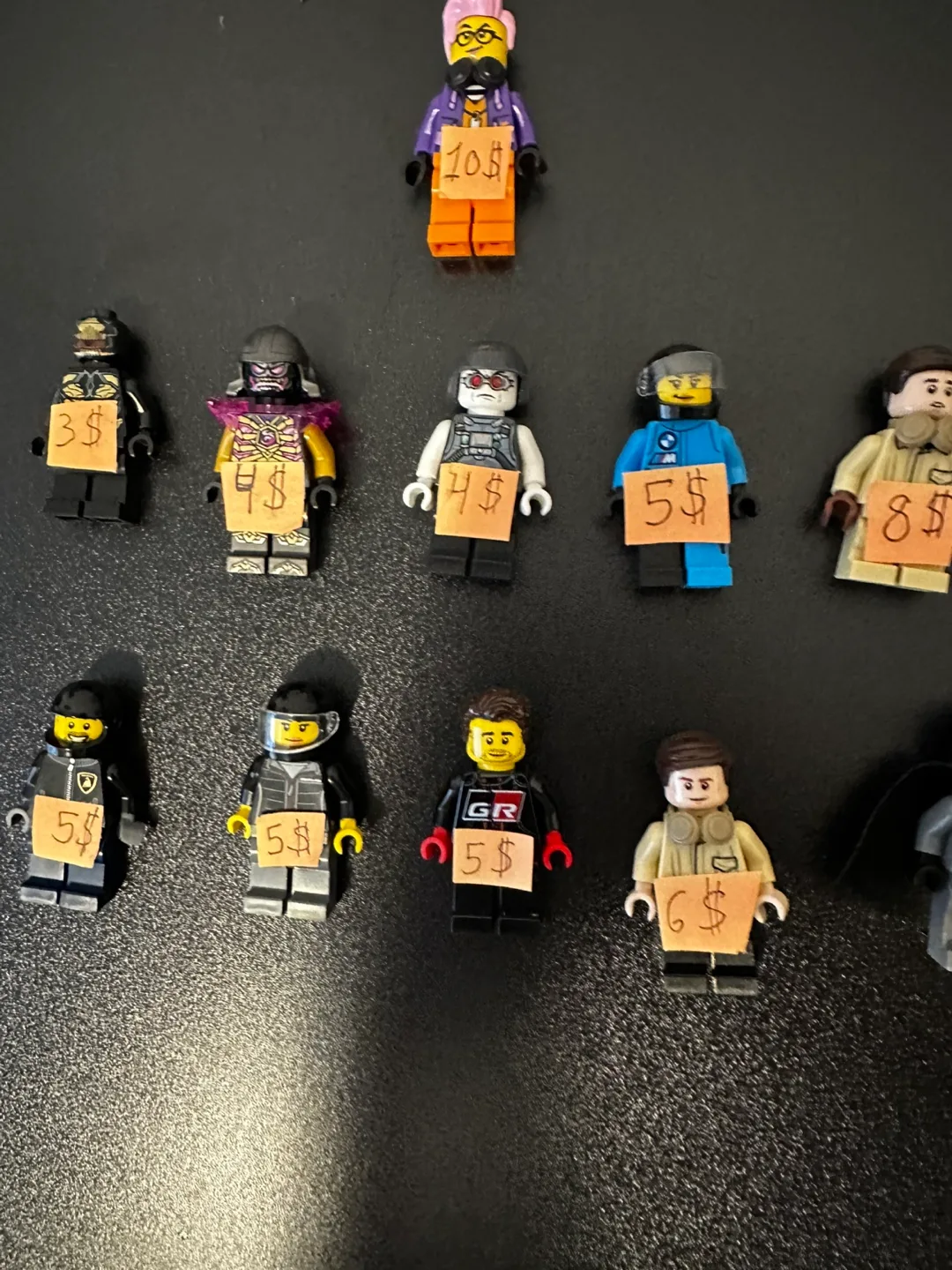 11 Lego minifigures all from different sets image indicator(3)