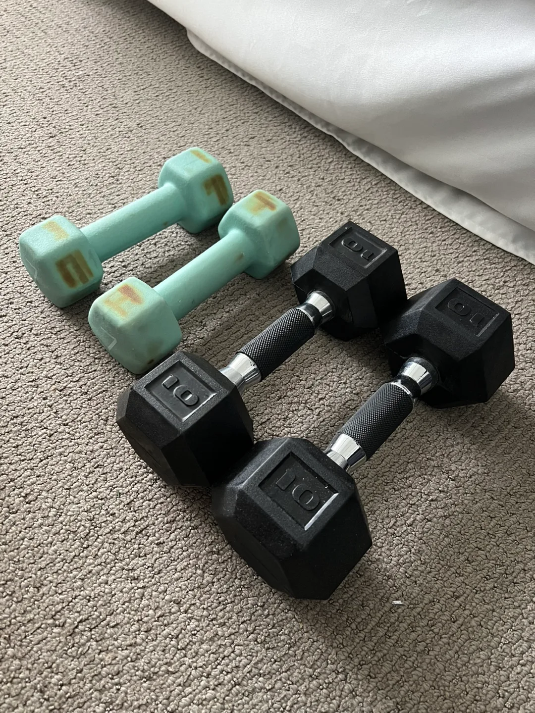Pair of 7lb and 10lb Dumbbells image indicator(2)