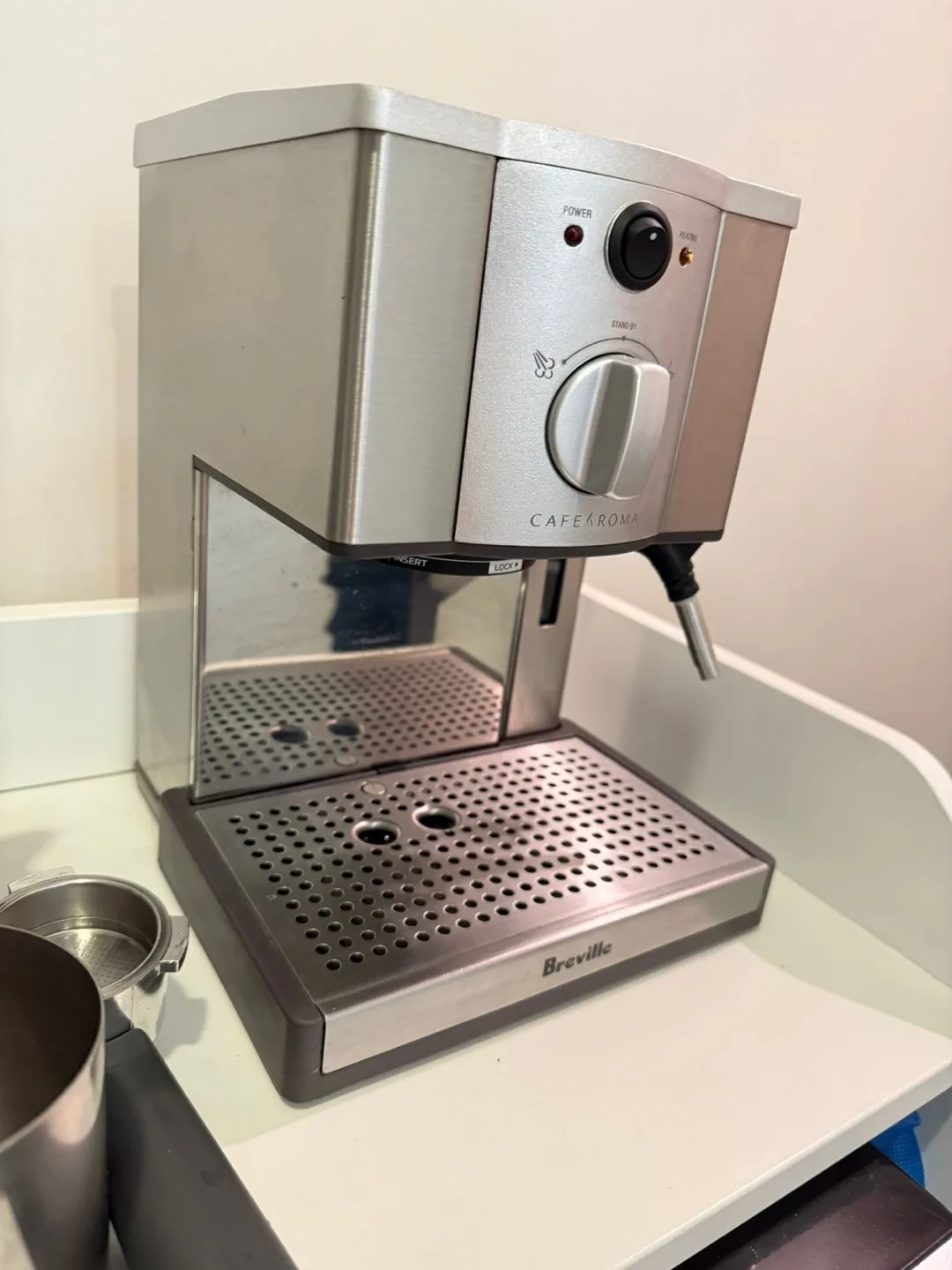 Breville Cafe Roma Espresso Machine with Burr Grinder image indicator(2)