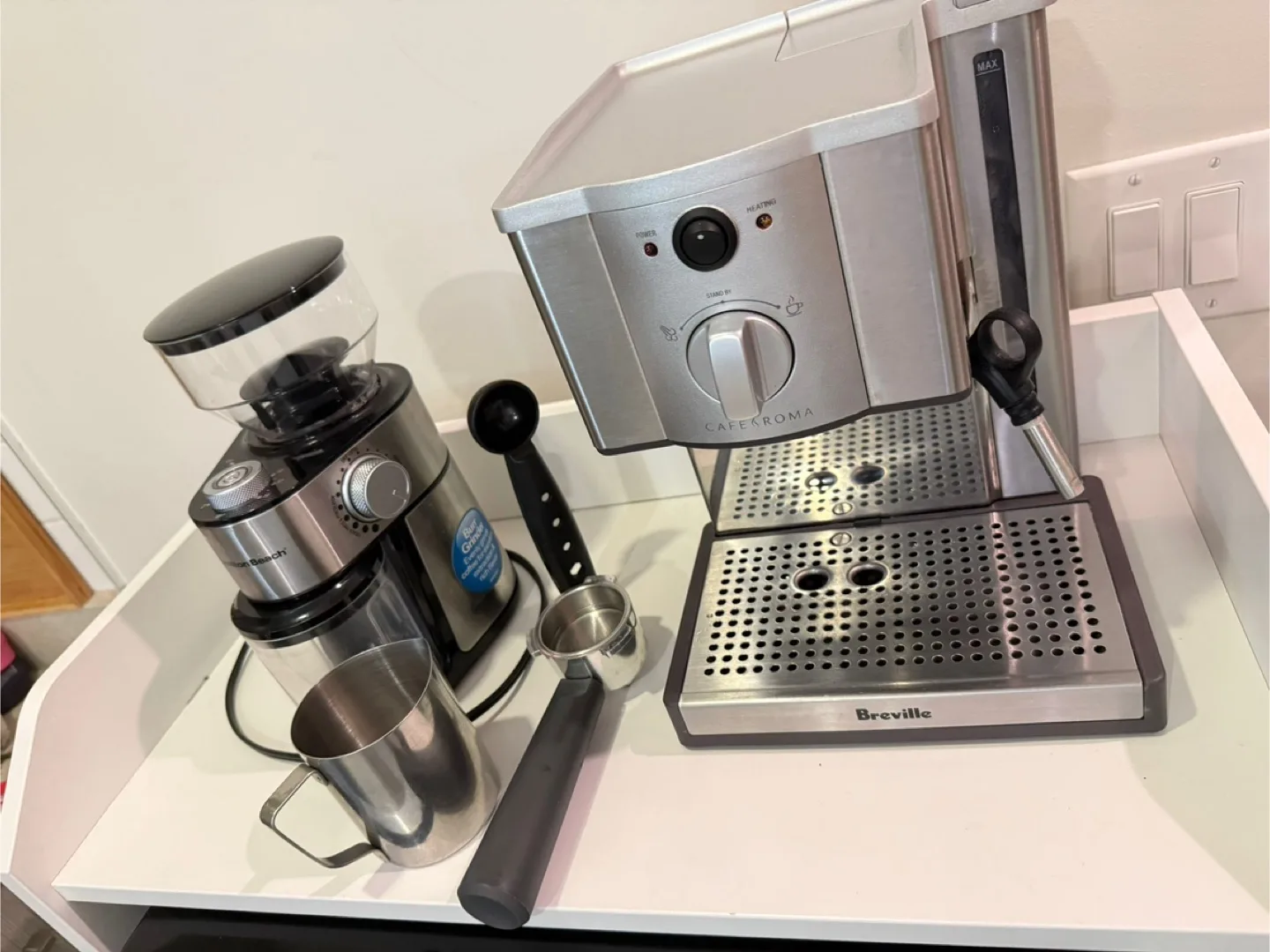 Breville Cafe Roma Espresso Machine with Burr Grinder image indicator(7)