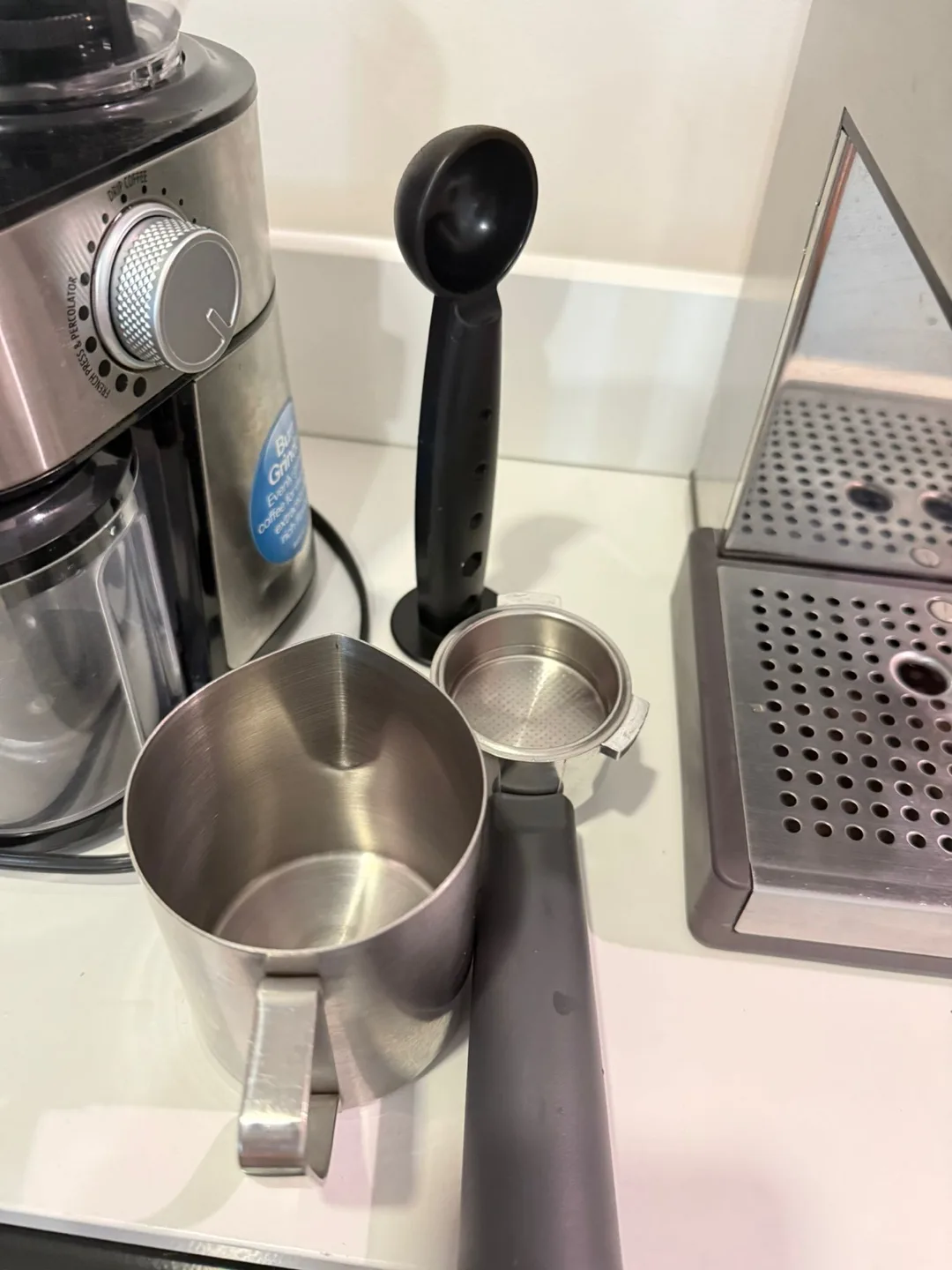 Breville Cafe Roma Espresso Machine with Burr Grinder image indicator(3)