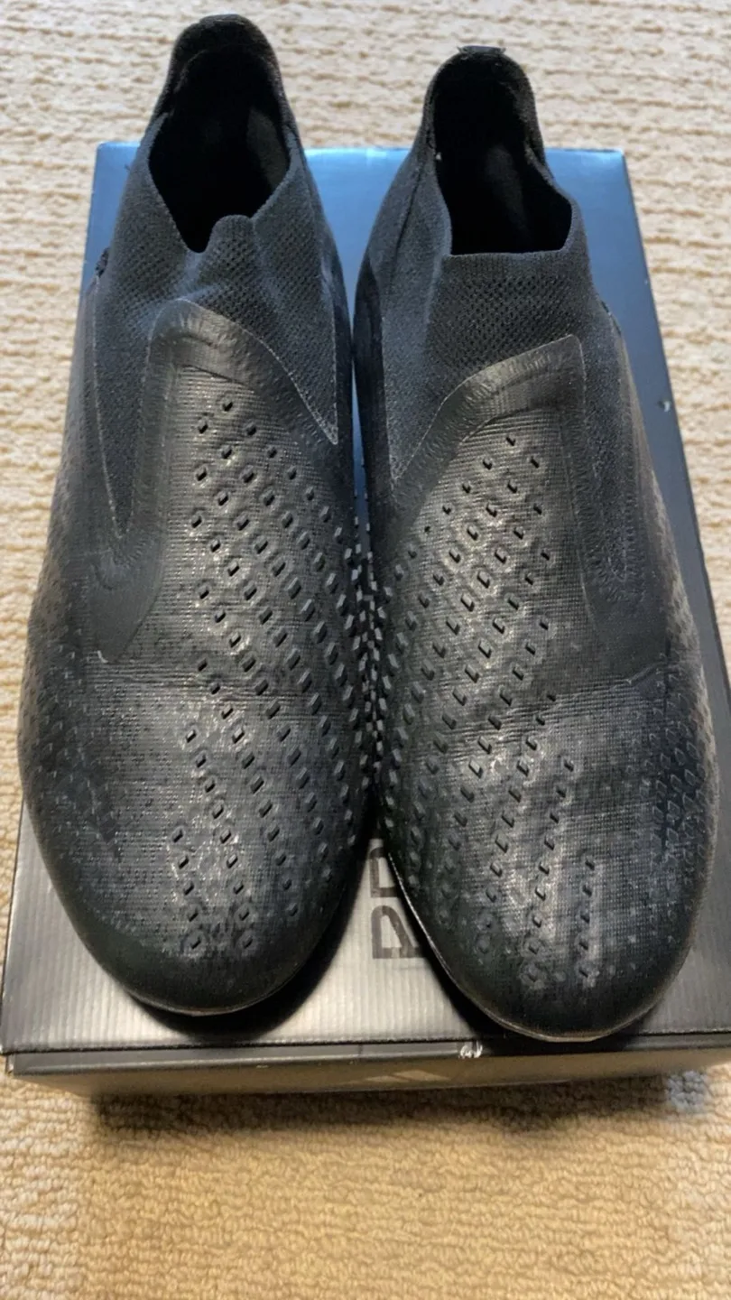 Adidas Predator Accuracy+ FG Football Cleats -  Size 9 US thumbnail