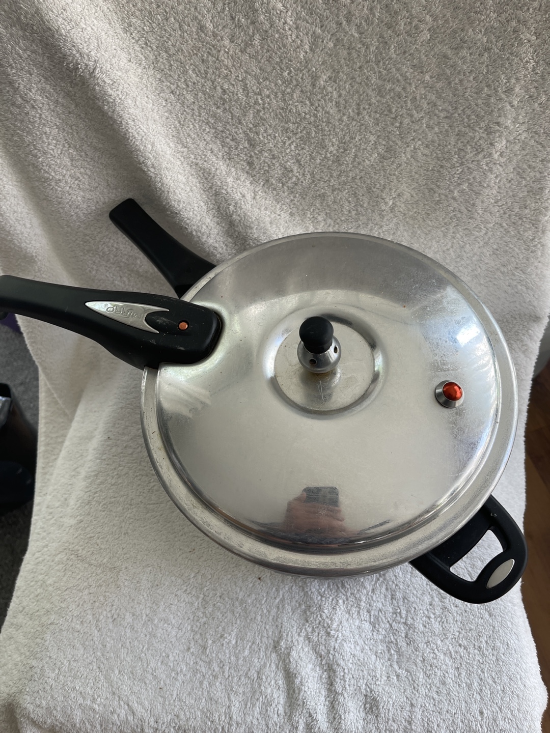 Pressure cooker - photo 2