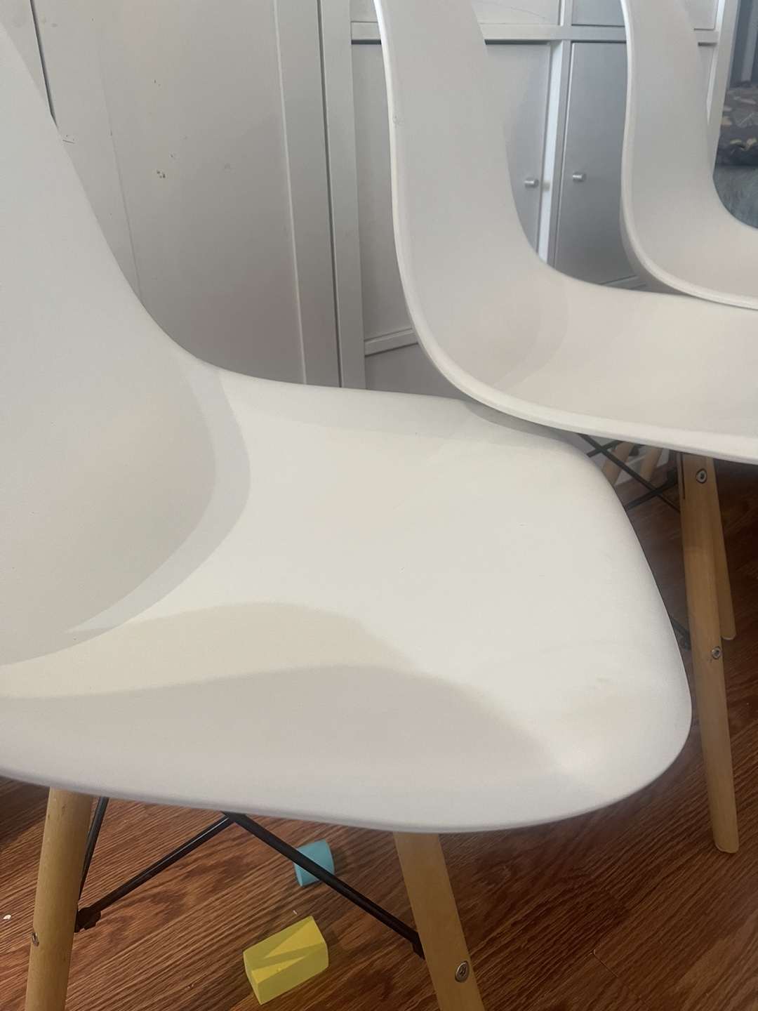 Set of three white dining chairs - photo 2