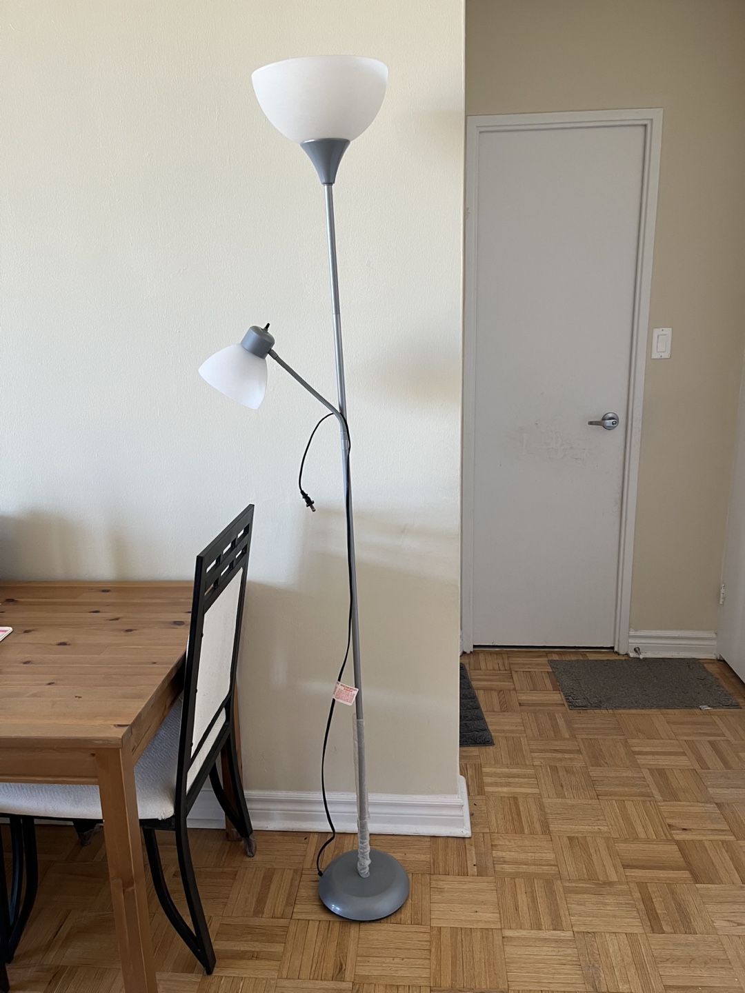 Grey Double-Light Floor Lamp with 2 white bulb